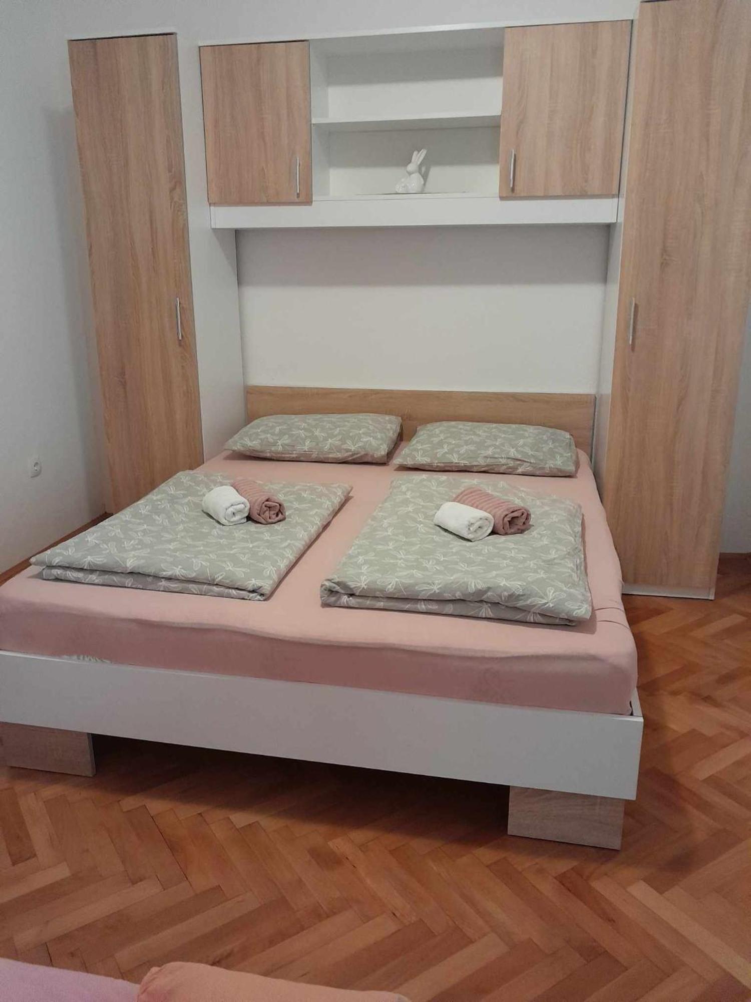Apartman Larus 斯塔利格拉德-帕克利尼卡 外观 照片